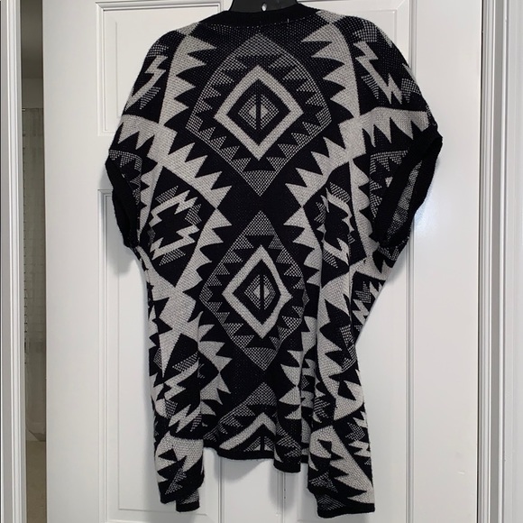 Short sleeve cardigan sweater. Size small. - Picture 2 of 4